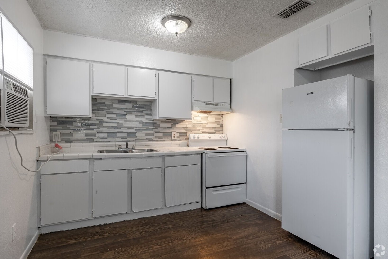 1010 Behmann St Property Photo 10