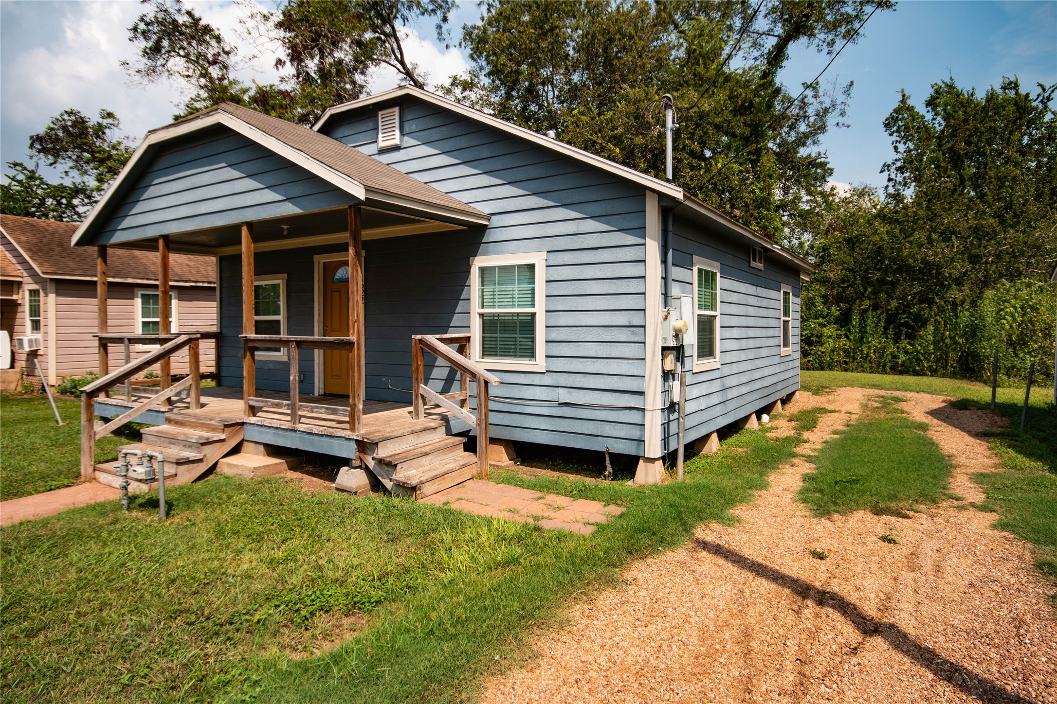 1622 W Milam Street Property Photo 2