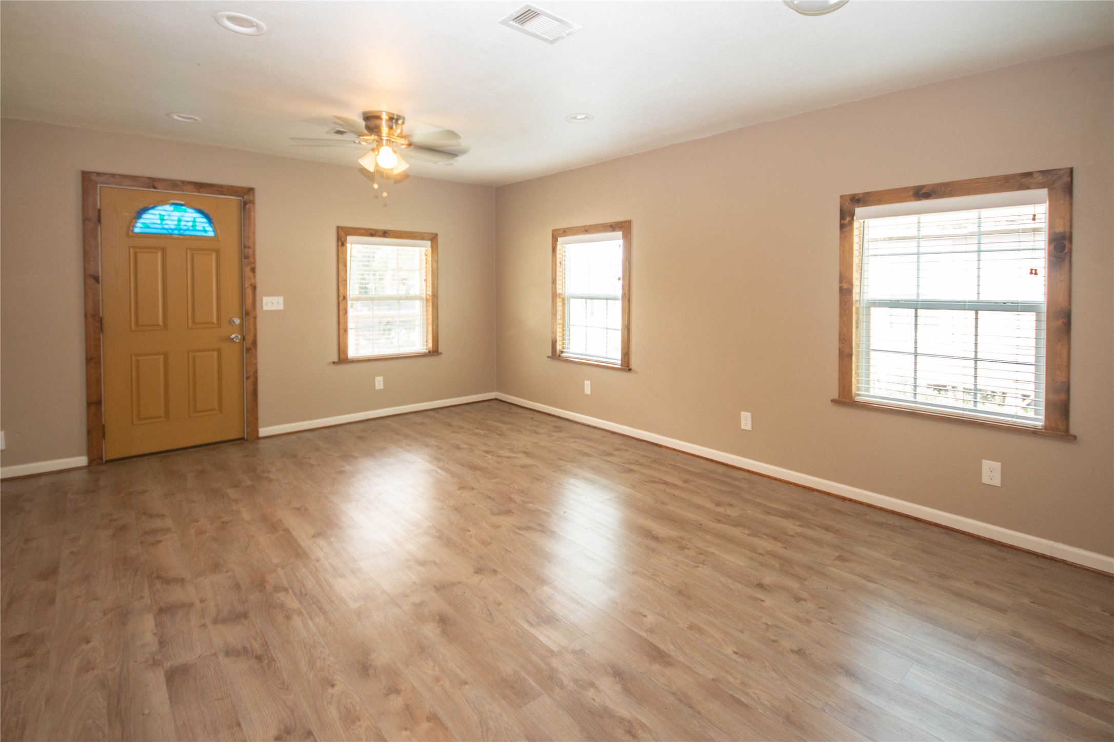 1622 W Milam Street Property Photo 3