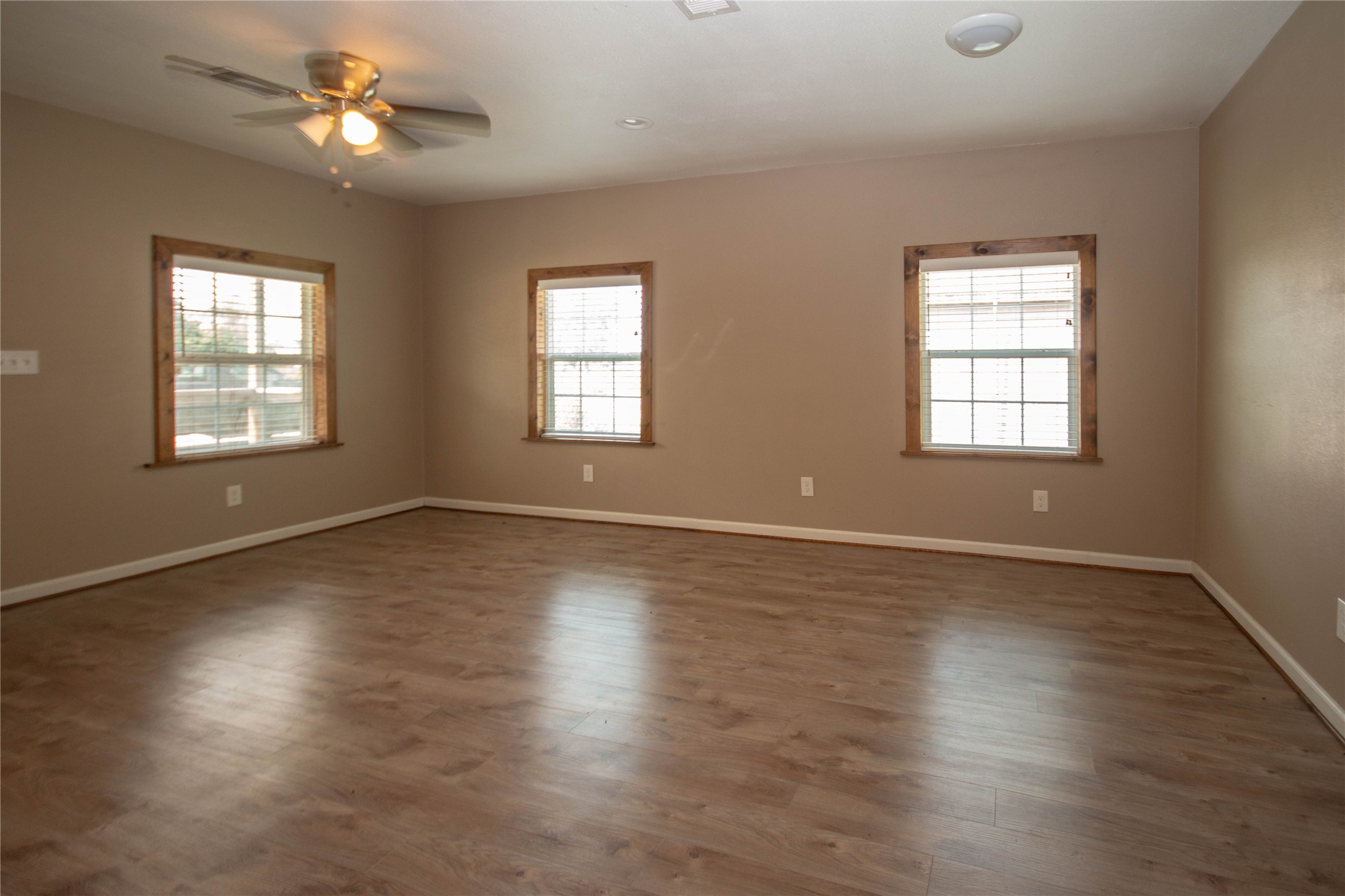 1622 W Milam Street Property Photo 4