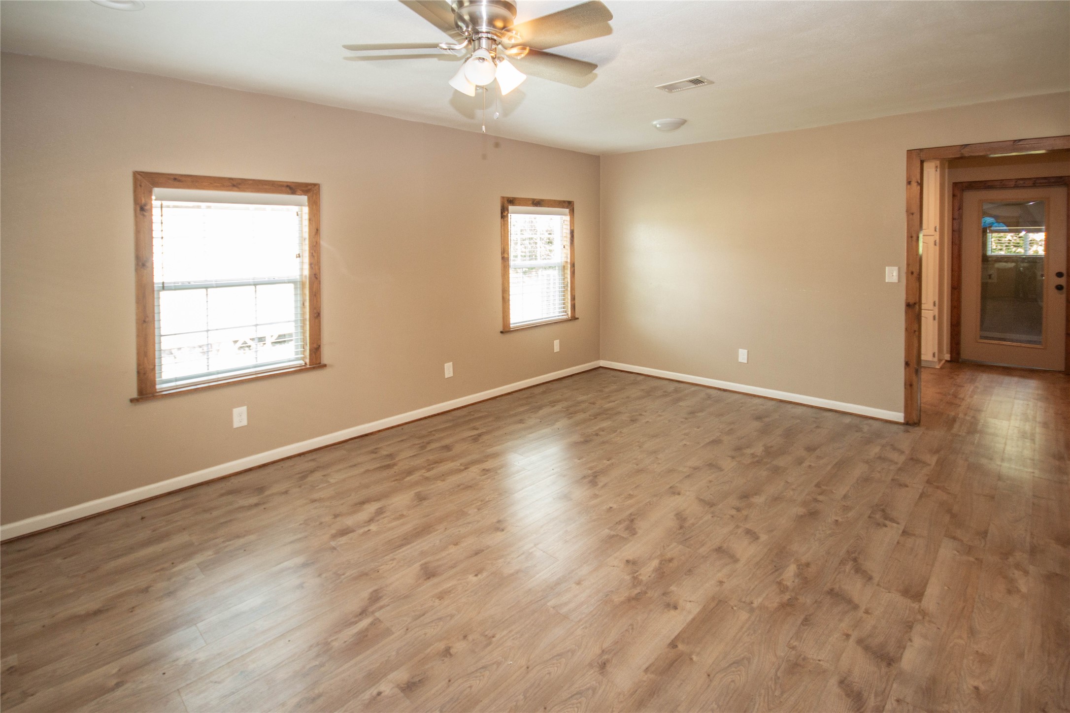 1622 W Milam Street Property Photo 6