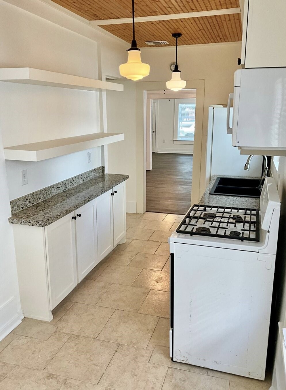 1511 Scharpe Street 2 Property Photo 6