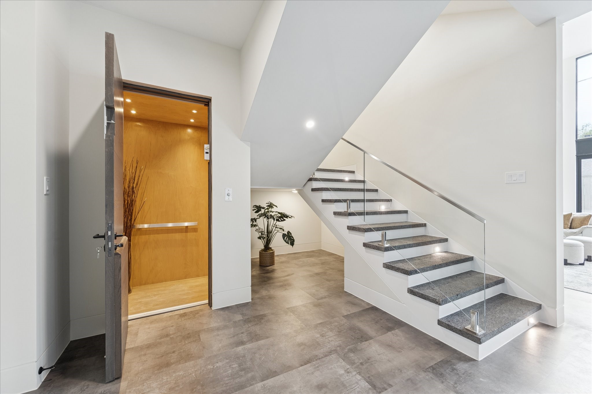 2610 Westgrove Lane Property Photo 4
