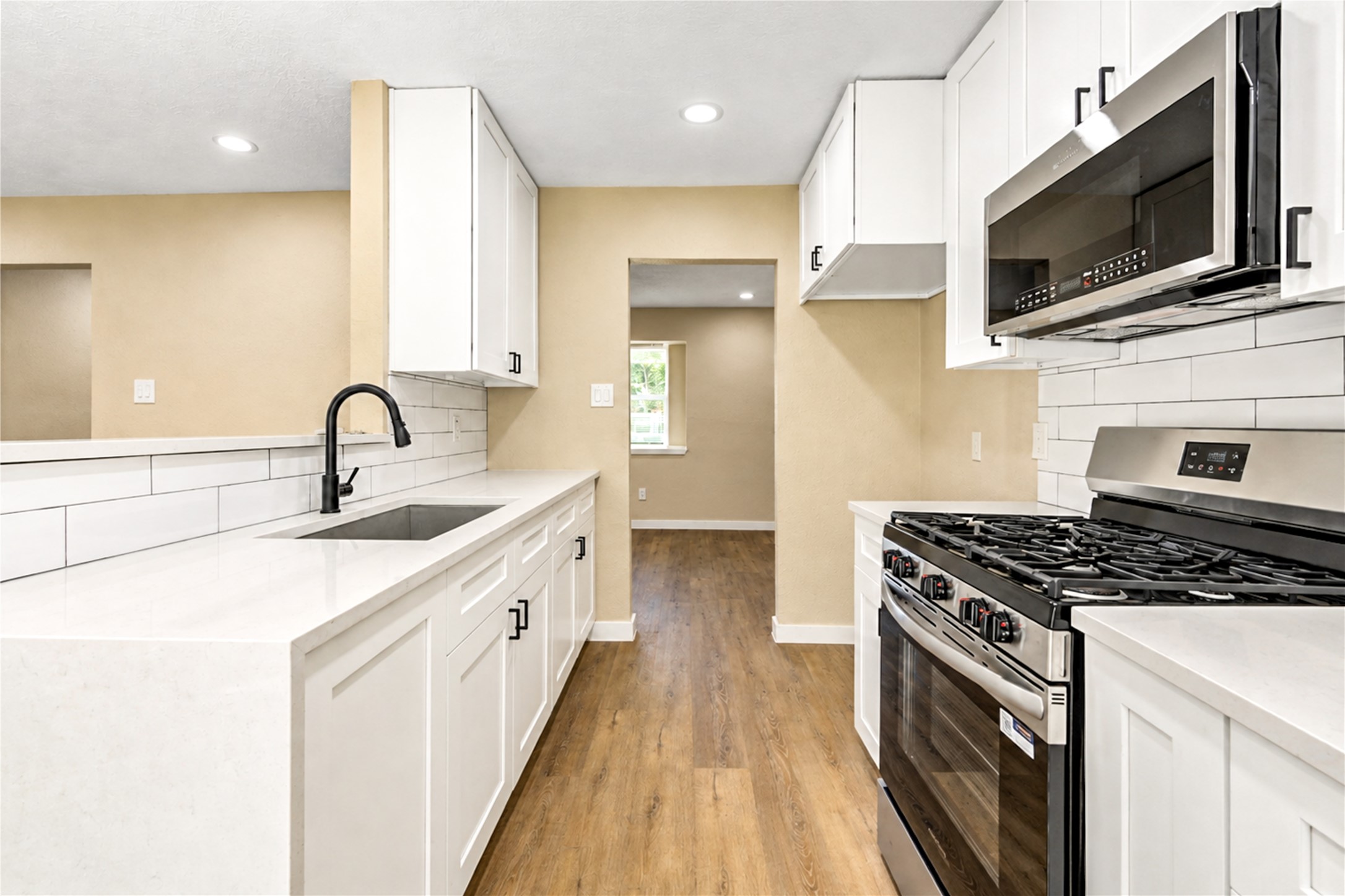 12118 Jutland Road Property Photo 5
