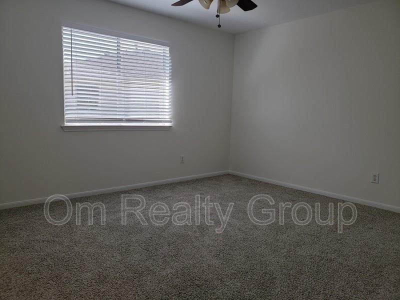 6655 Stonefort Ct Property Photo 4