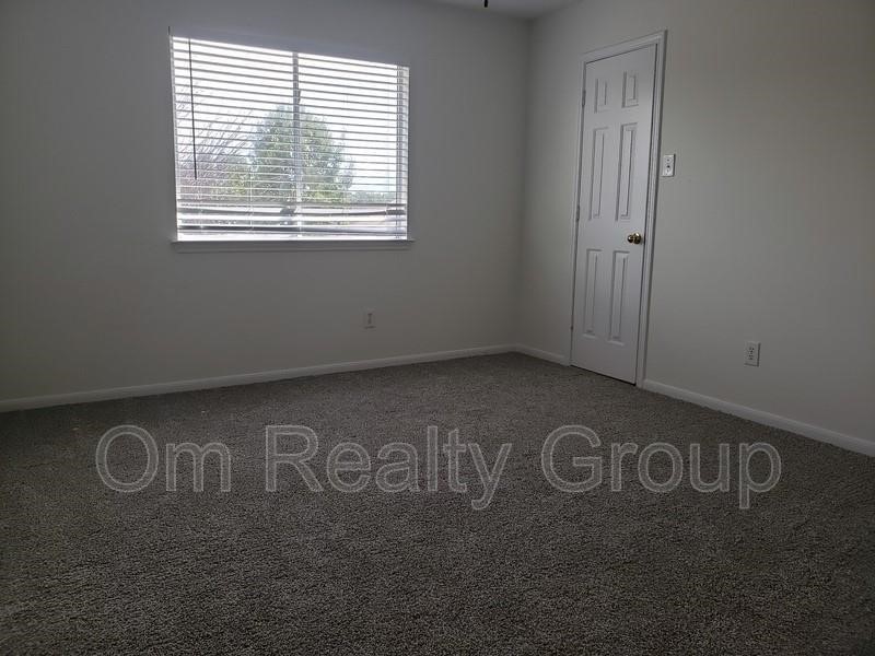 6655 Stonefort Ct Property Photo 5