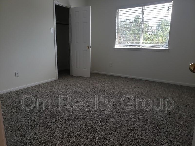 6655 Stonefort Ct Property Photo 6
