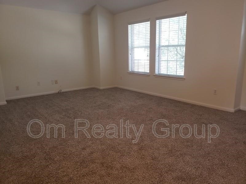 6655 Stonefort Ct Property Photo 8