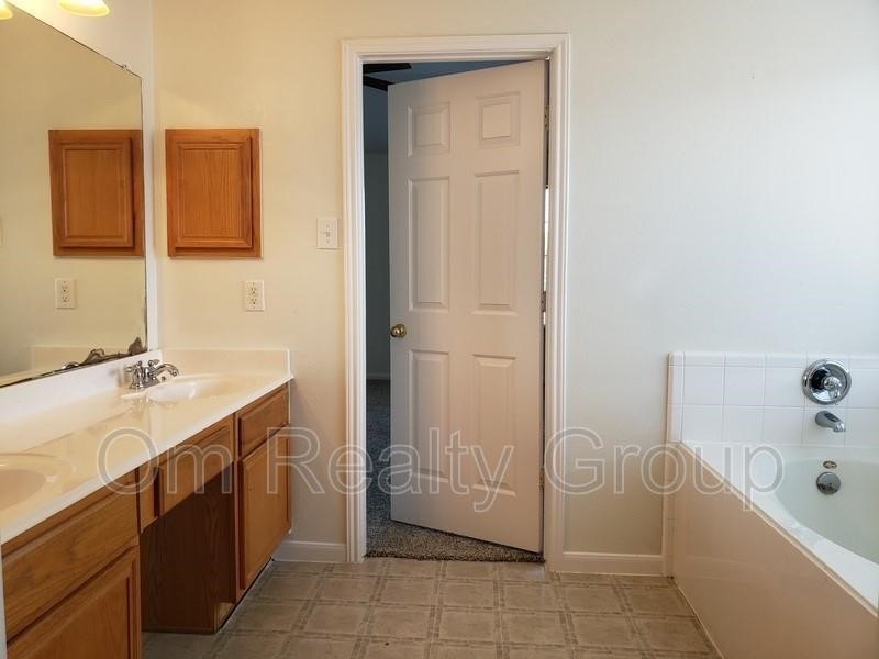 6655 Stonefort Ct Property Photo 9