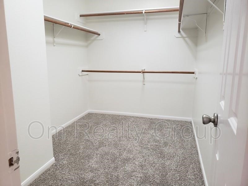 6655 Stonefort Ct Property Photo 10