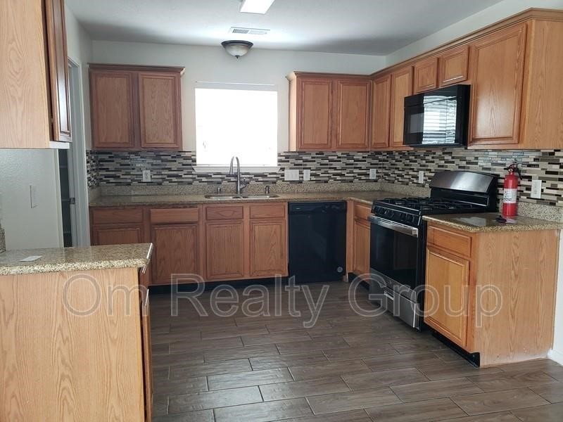 6655 Stonefort Ct Property Photo 16