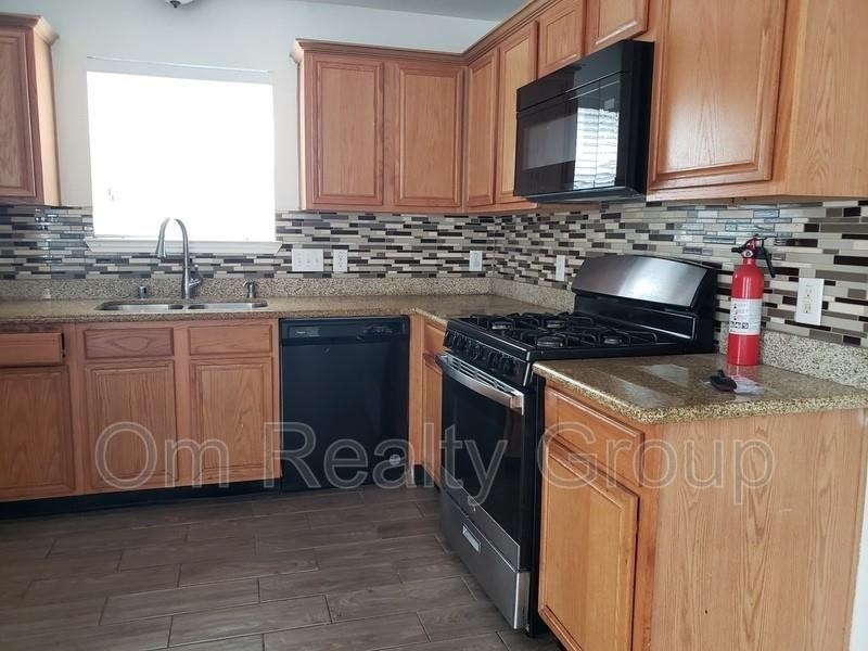6655 Stonefort Ct Property Photo 17