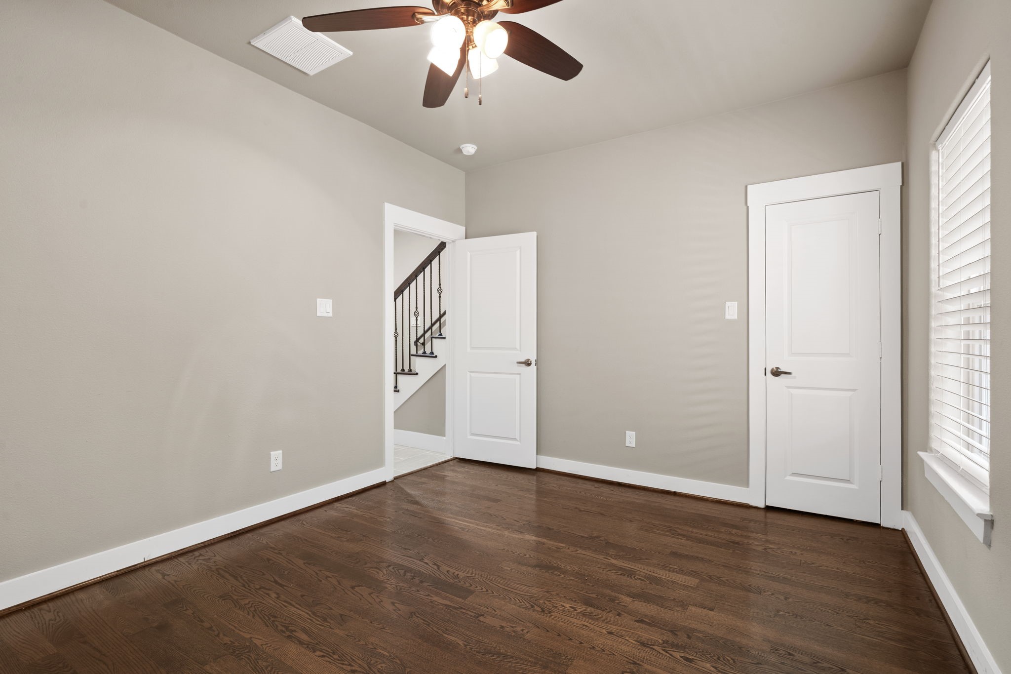 1629 W 23rd Street Property Photo 8