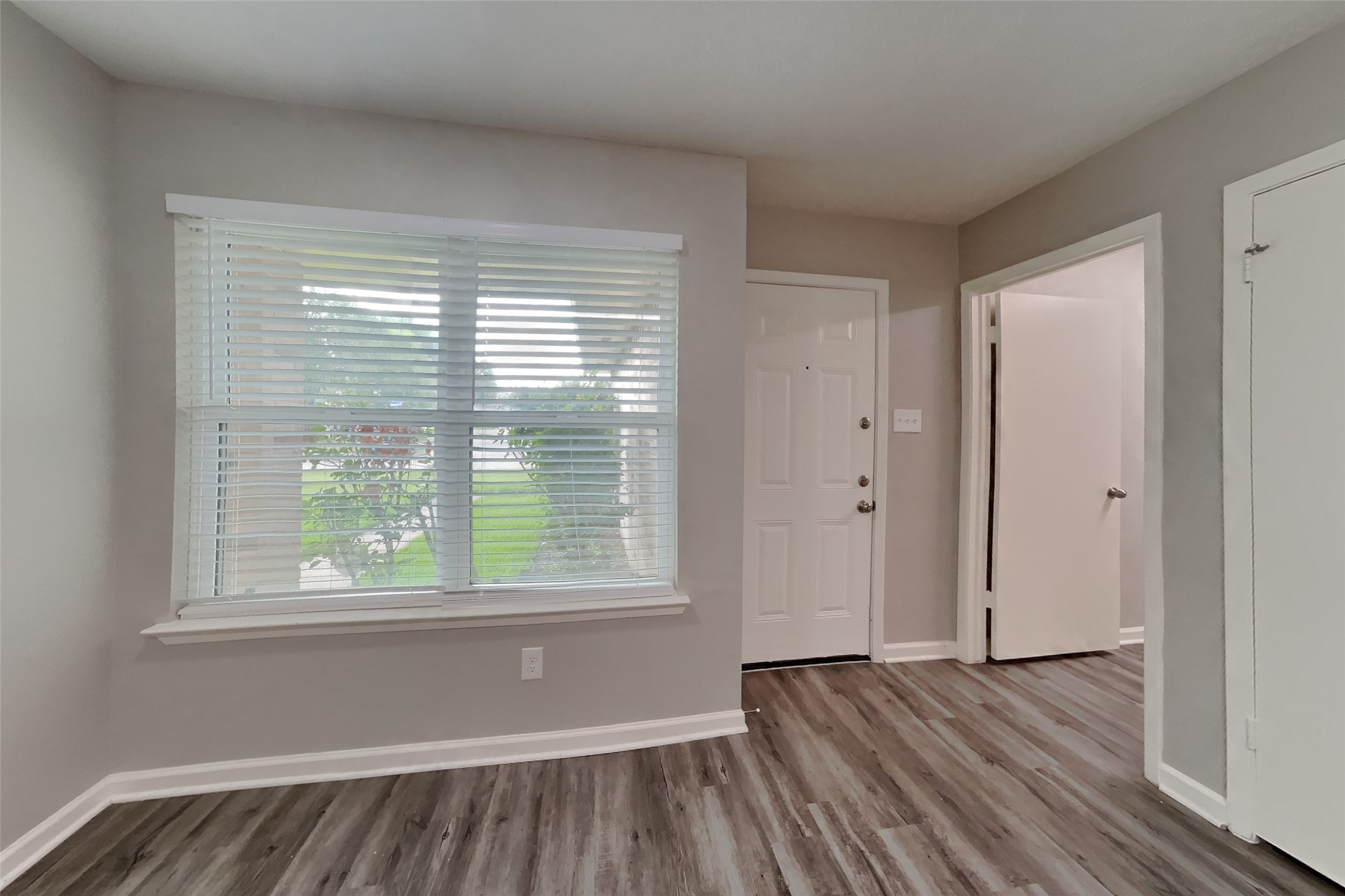 13102 Kingsmill Drive Property Photo 7