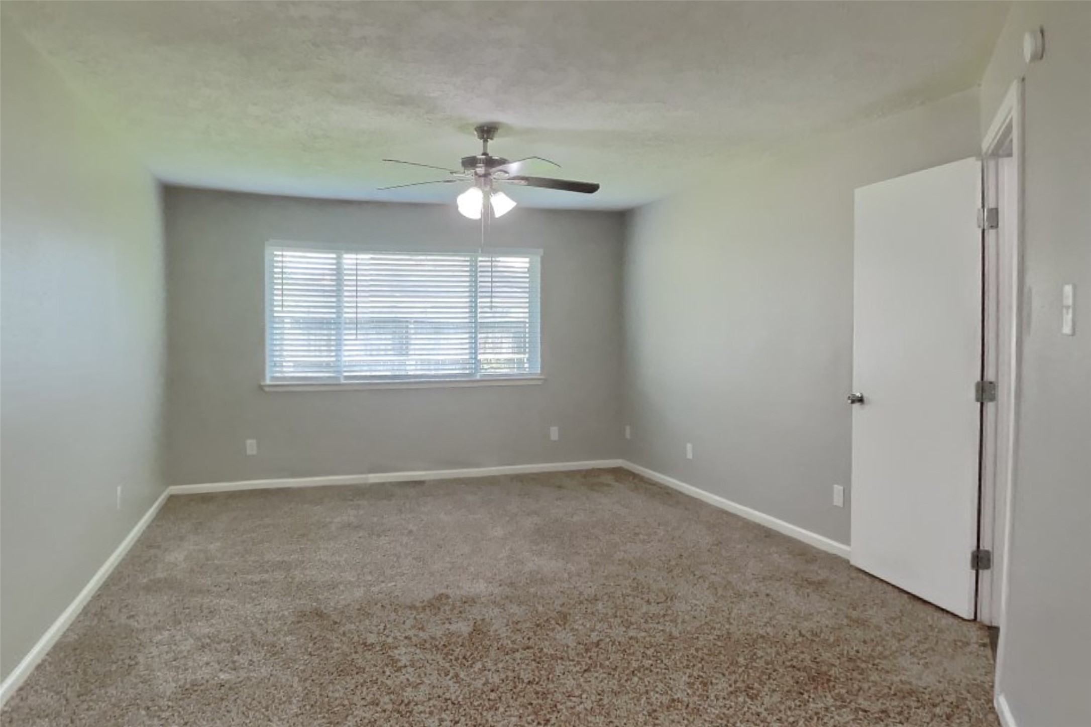 13102 Kingsmill Drive Property Photo 10