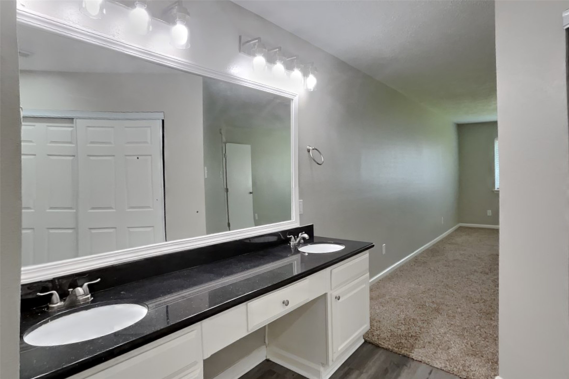 13102 Kingsmill Drive Property Photo 11