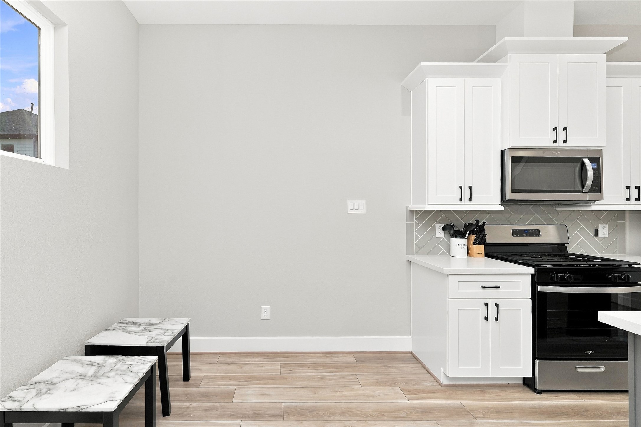 8324 Curry Road Property Photo 5