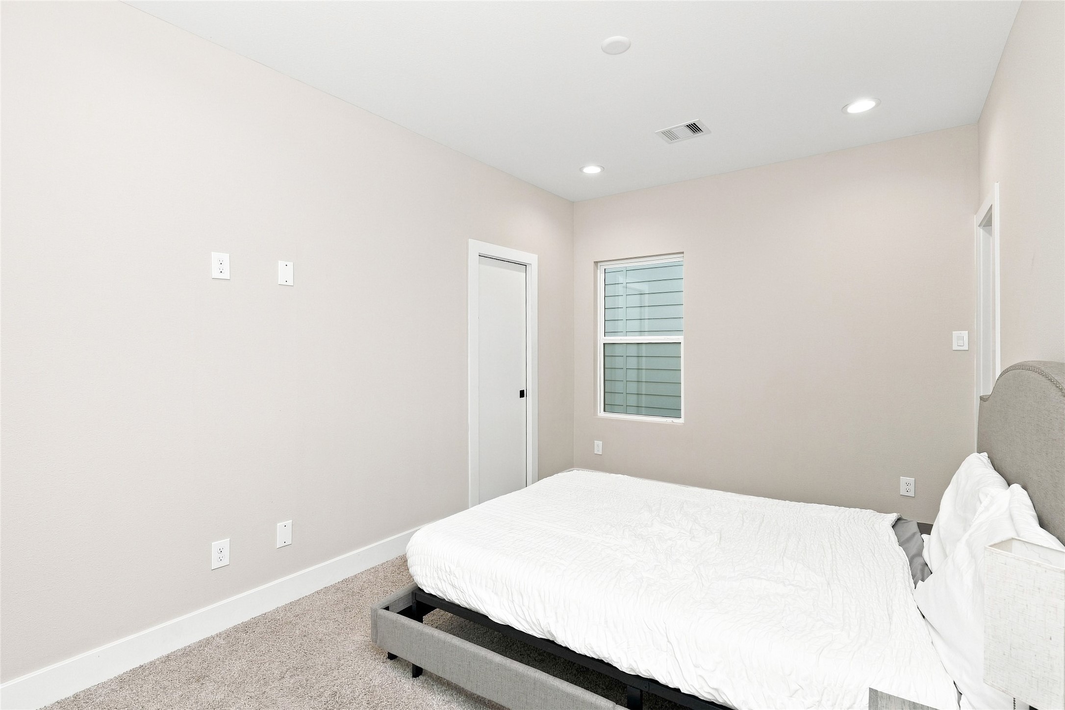 8324 Curry Road Property Photo 10