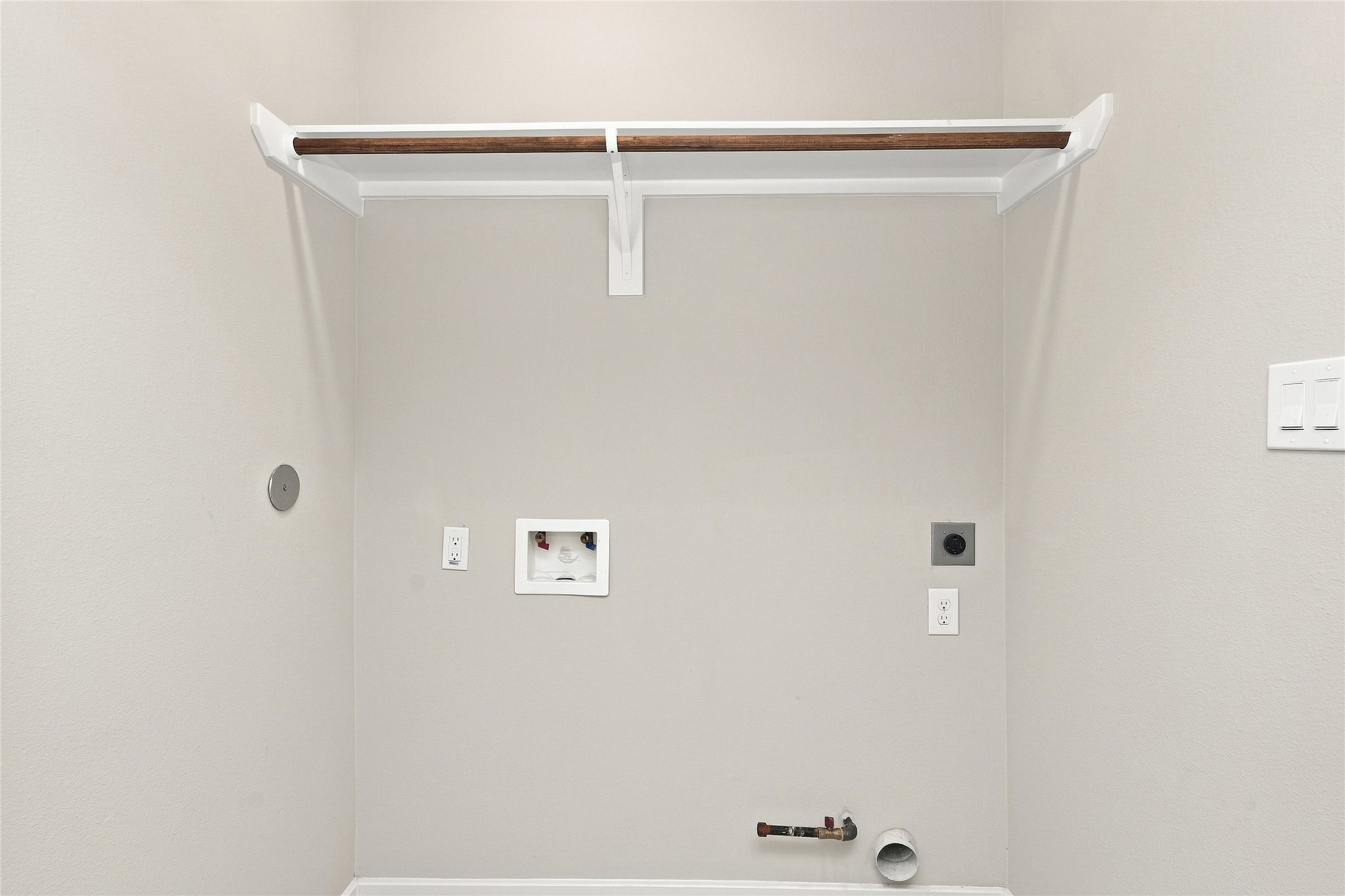 8324 Curry Road Property Photo 16
