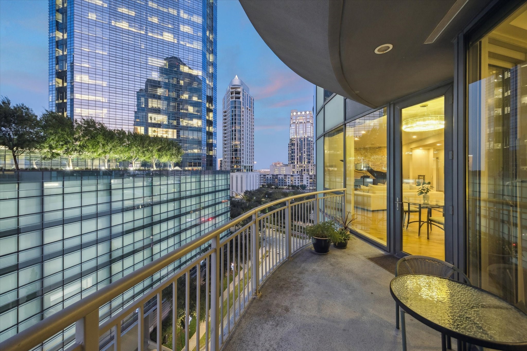 1600 Post Oak Boulevard 802 Property Photo 2
