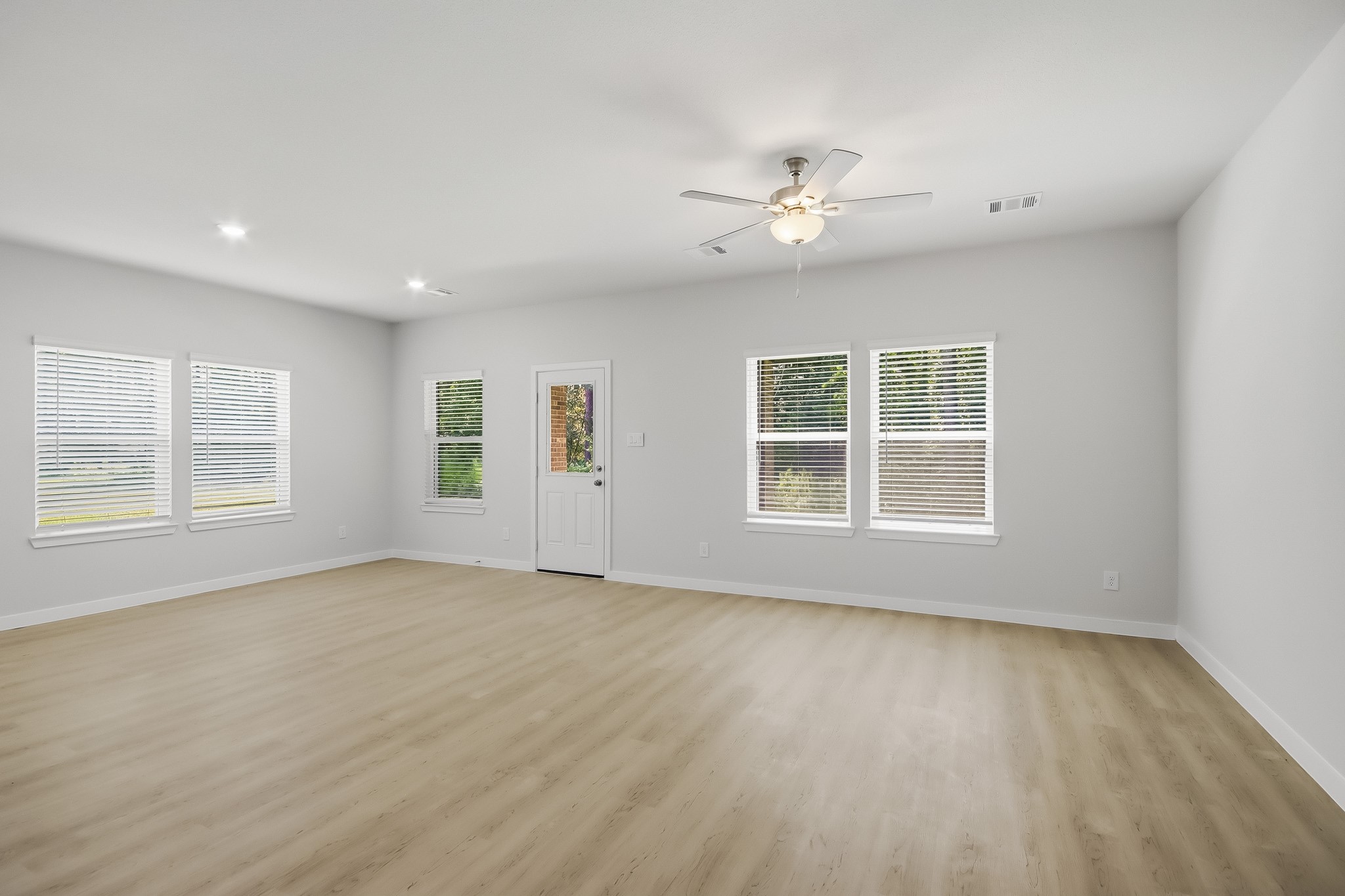 1355 Coastal Drive Property Photo 4