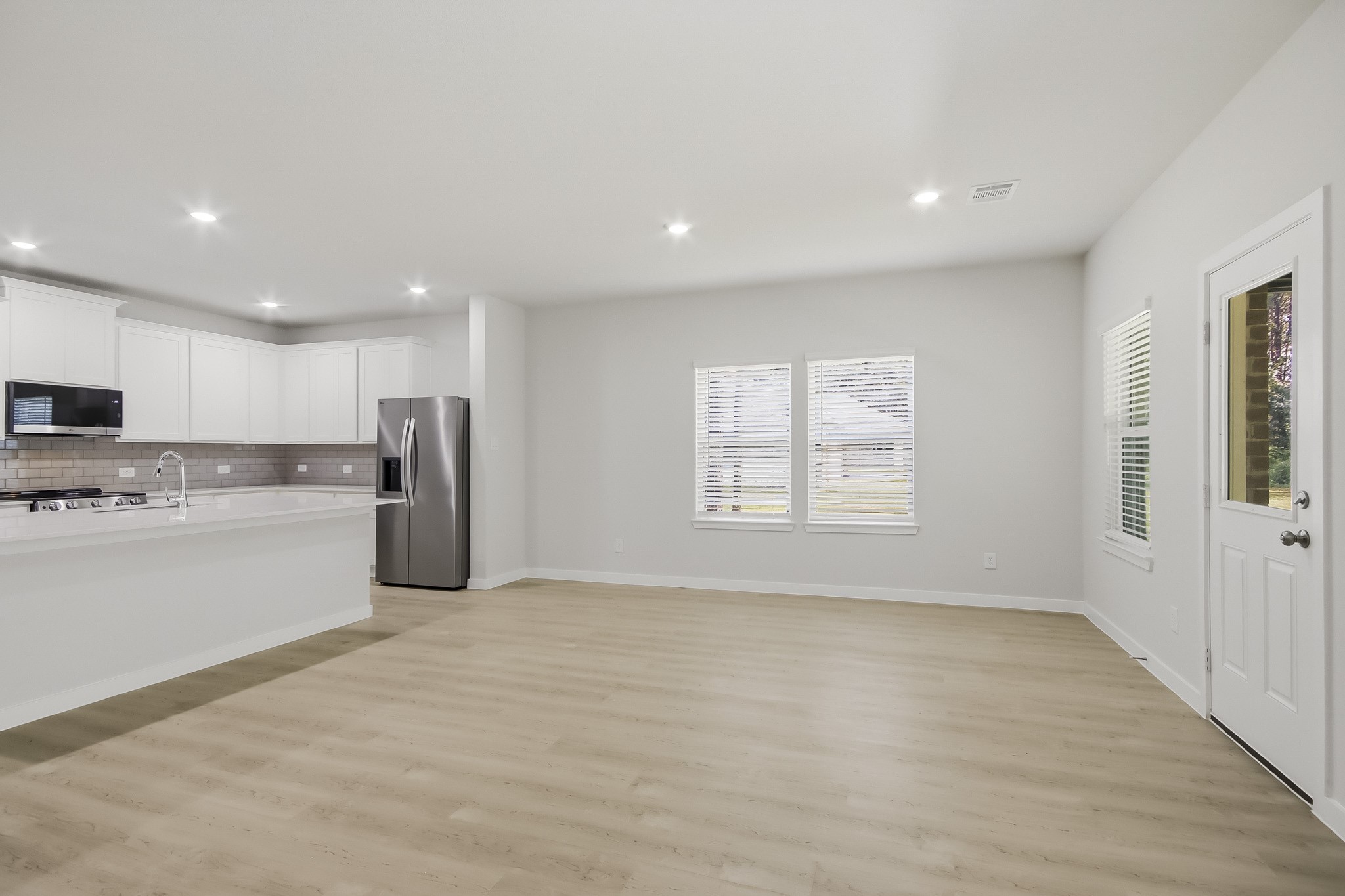 1355 Coastal Drive Property Photo 6