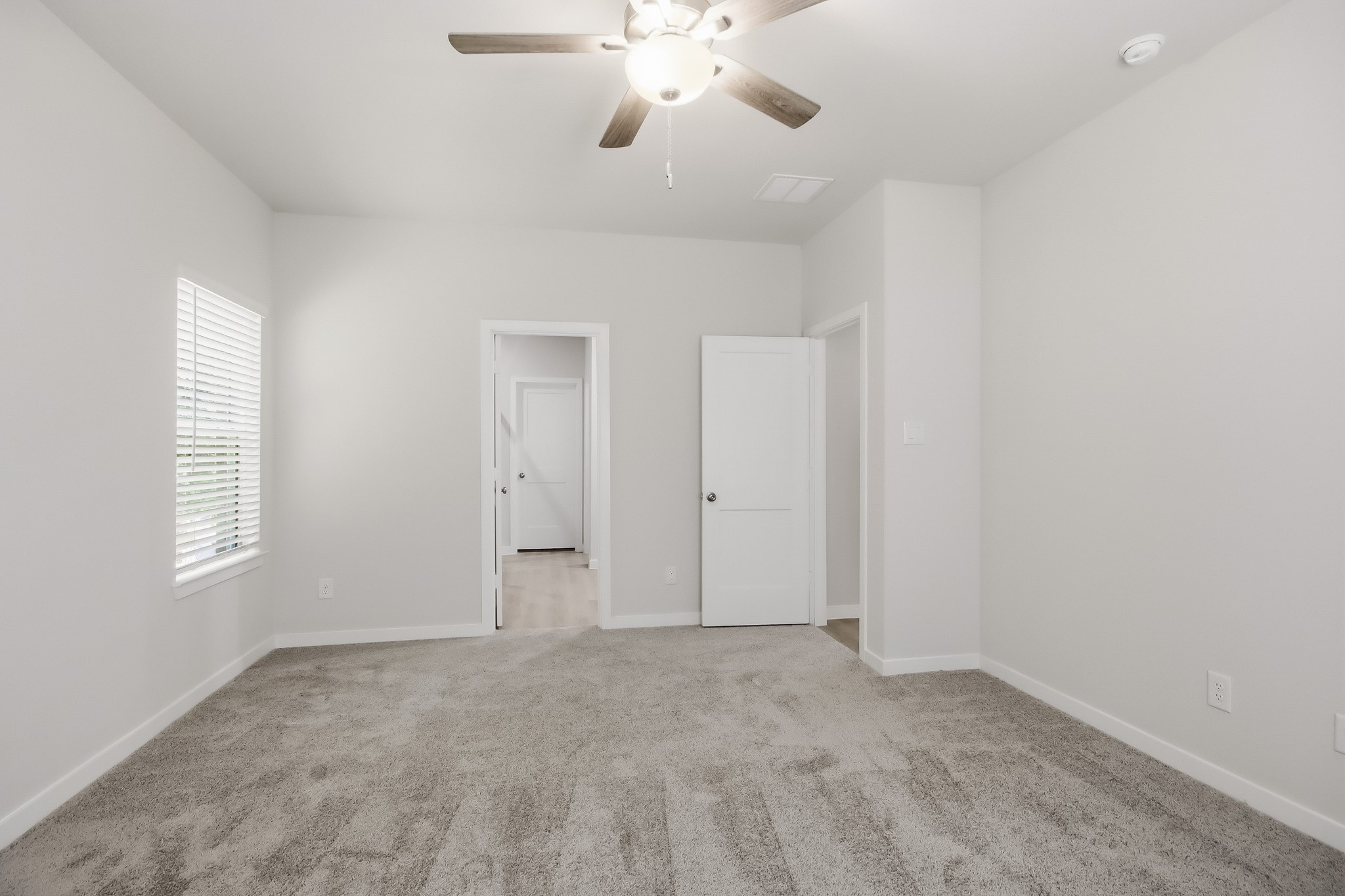 1355 Coastal Drive Property Photo 10