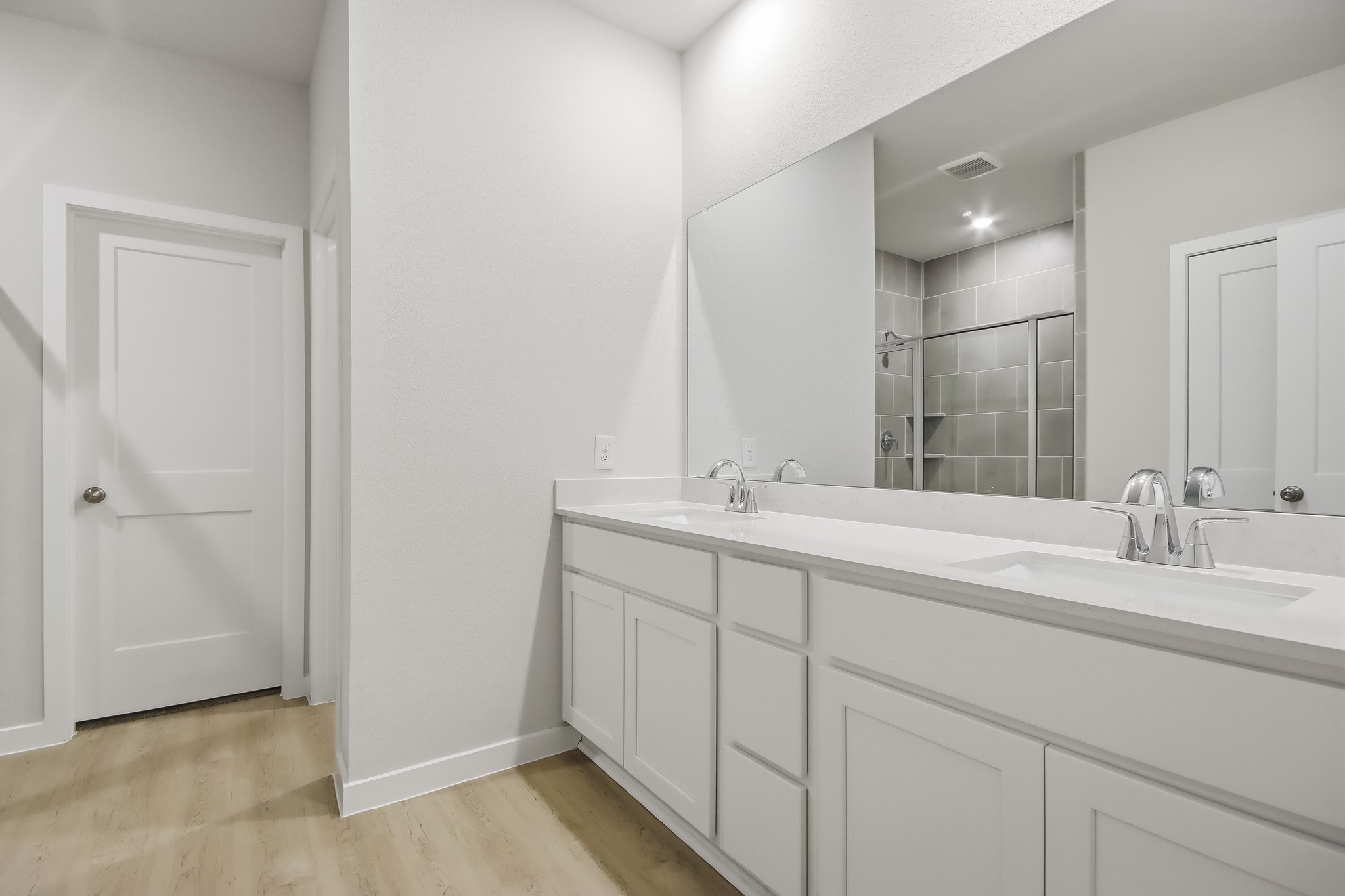 1355 Coastal Drive Property Photo 11