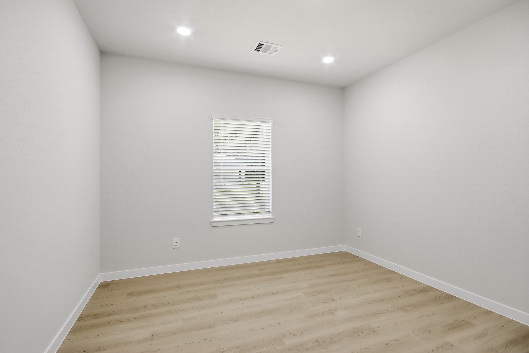 1355 Coastal Drive Property Photo 18