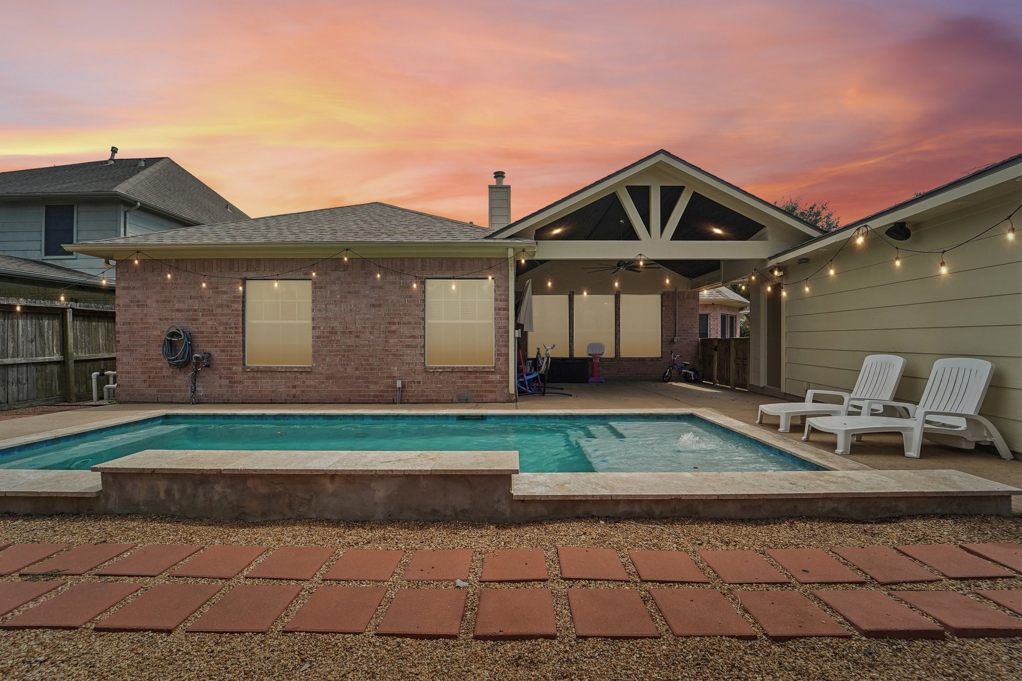 2424 Piney Woods Drive Property Photo 3