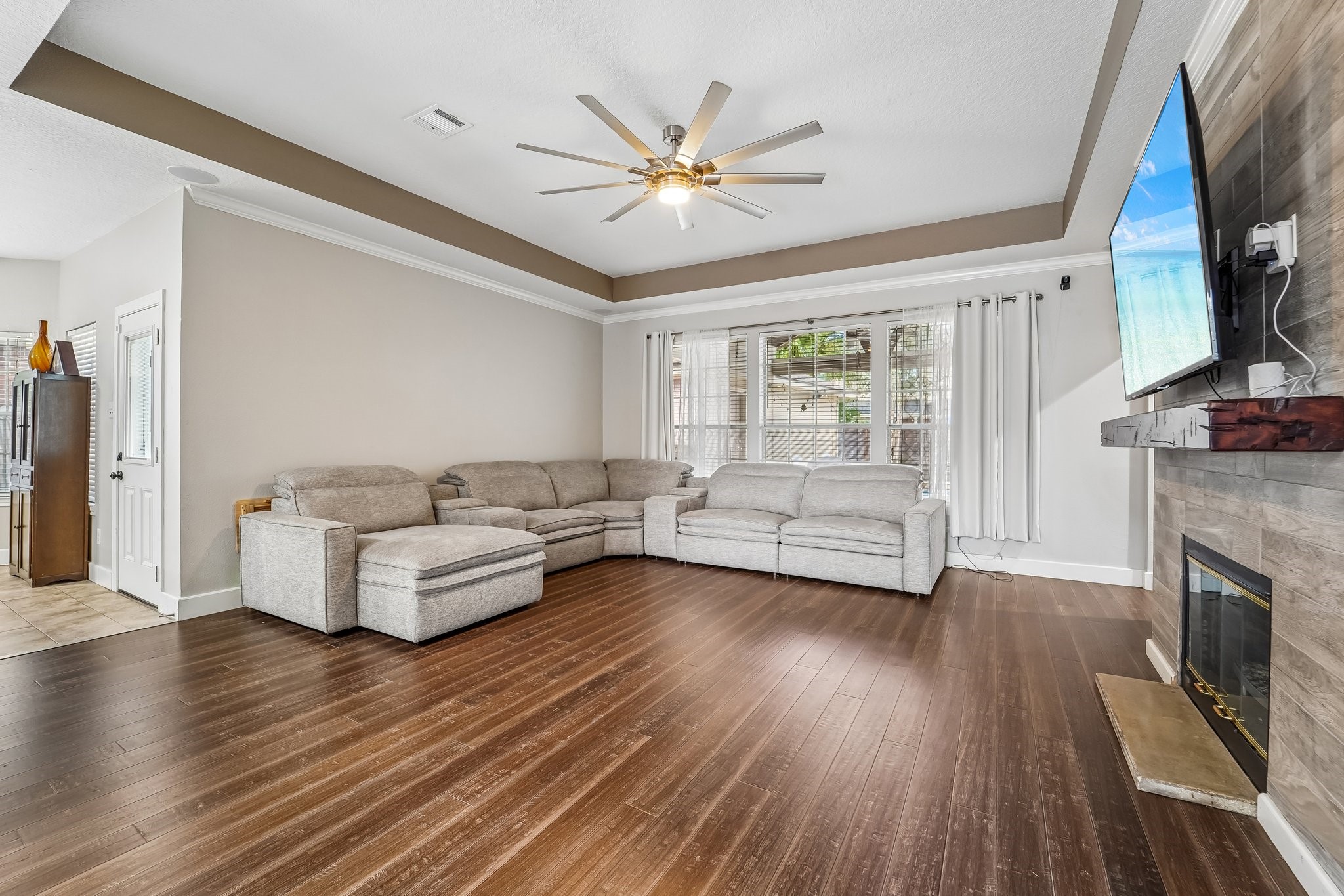 2424 Piney Woods Drive Property Photo 4