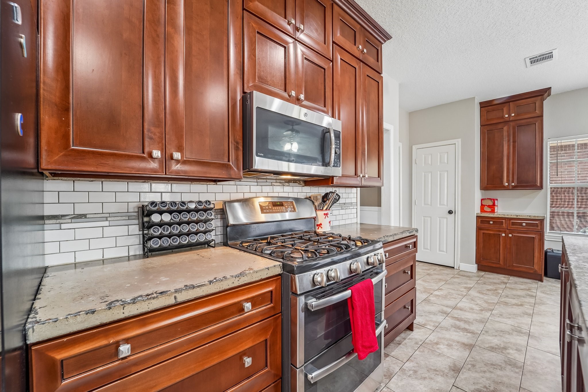 2424 Piney Woods Drive Property Photo 11