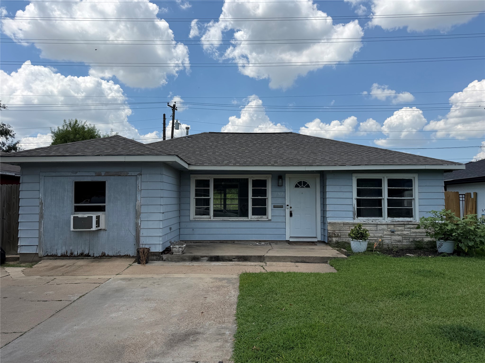 2209 18th Street Property Photo 1