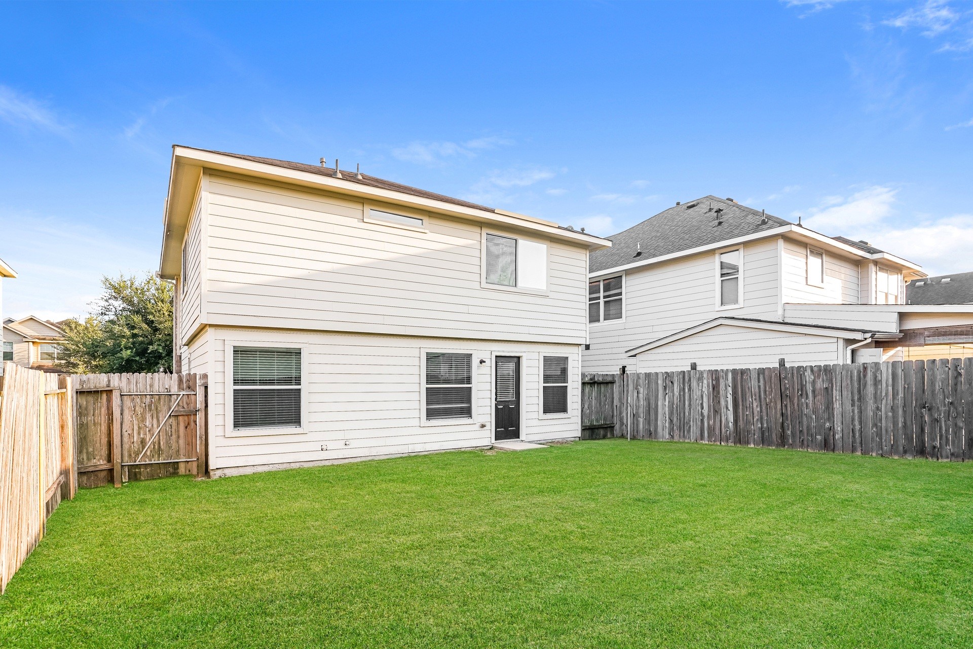 15210 Lucky Star Drive Property Photo 3