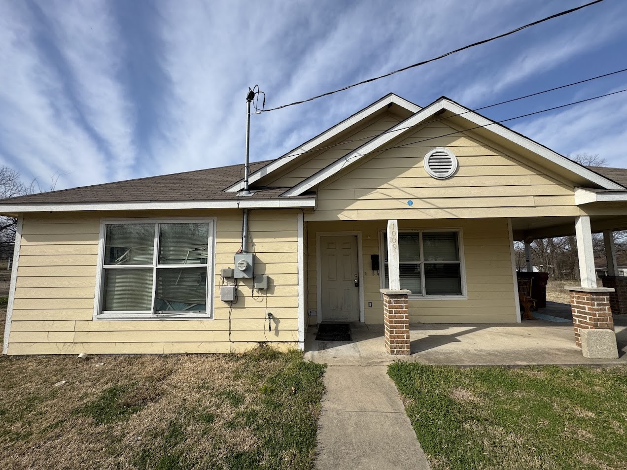 1009 W Houston Street Property Photo 1