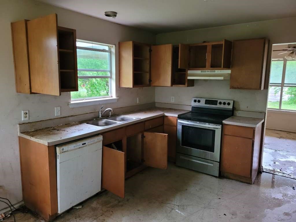 1009 W Houston Street Property Photo 5