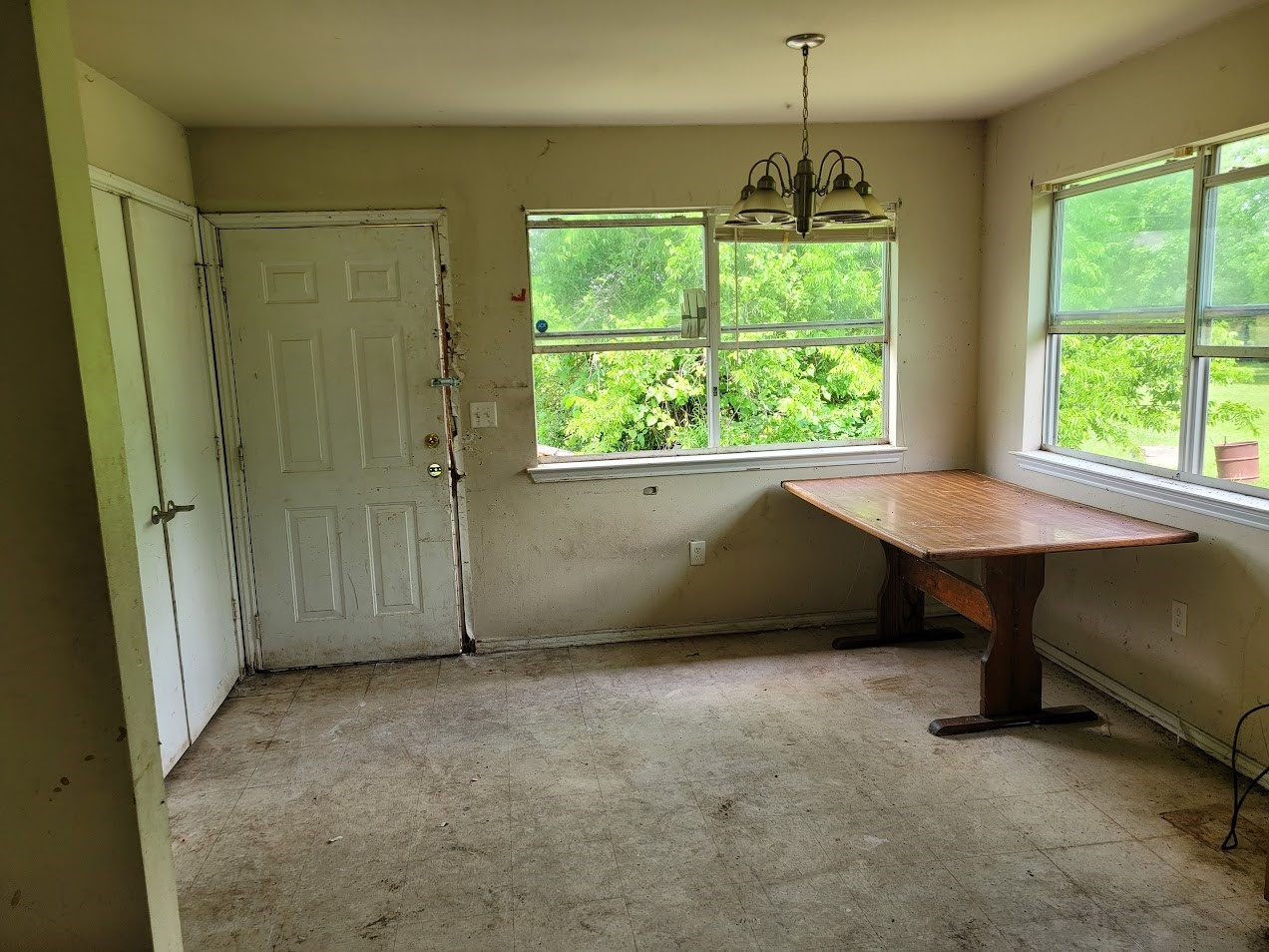 1009 W Houston Street Property Photo 6