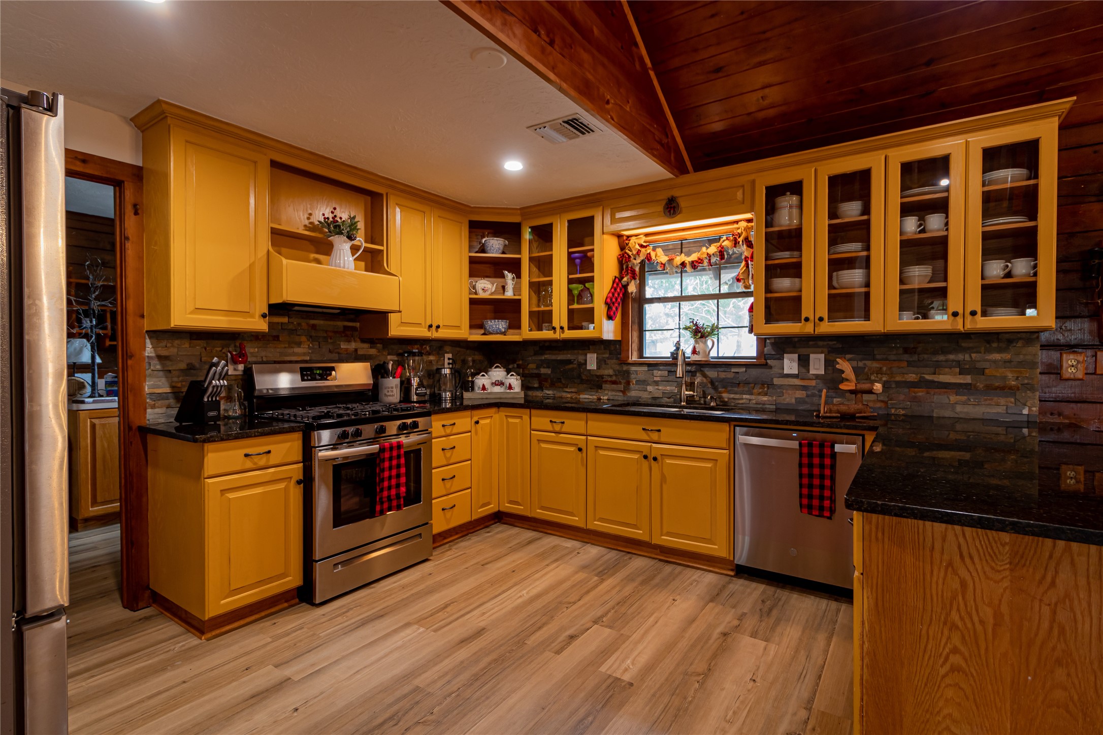 2612 Primrose Drive Property Photo 2