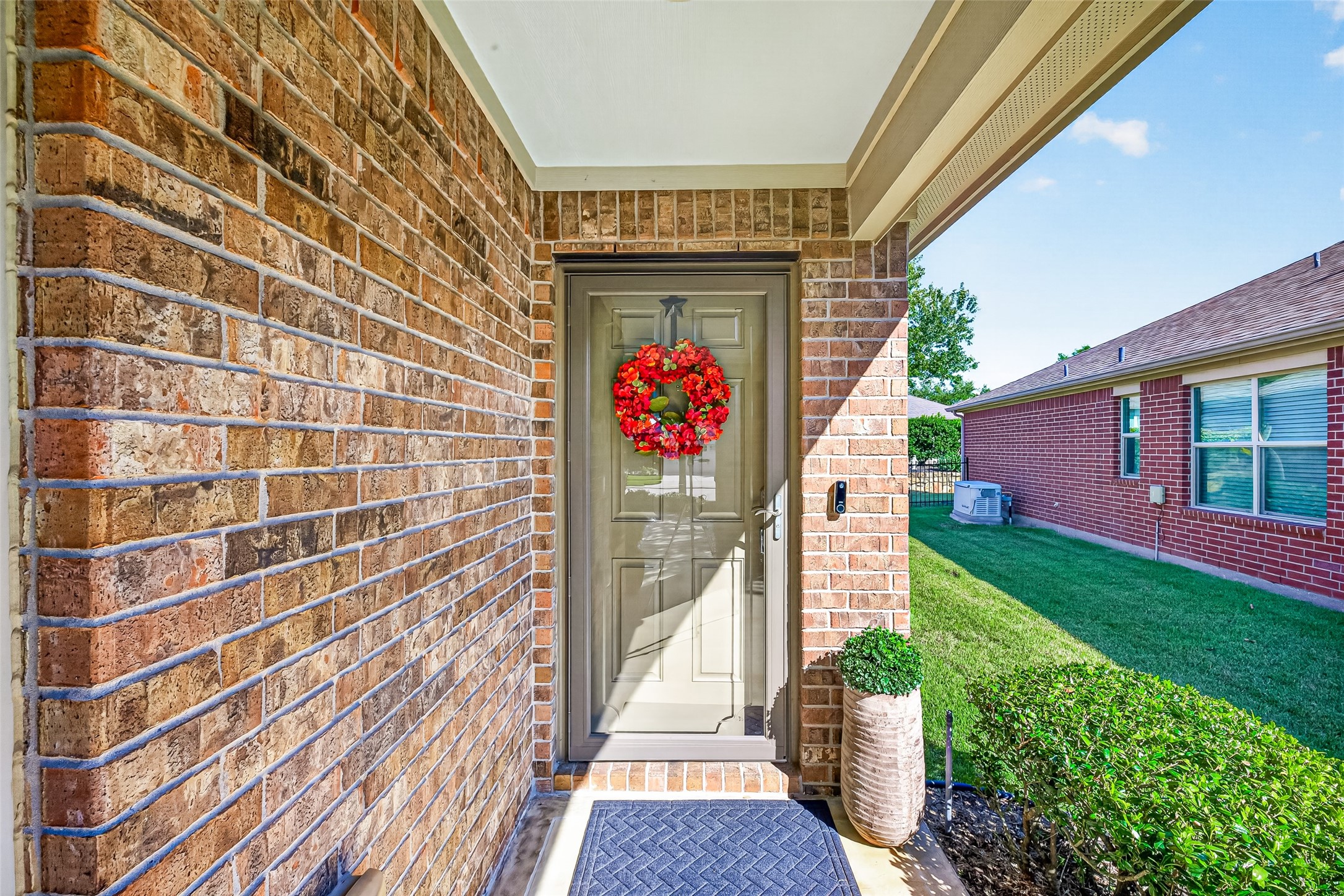 1126 Oleander Way Property Photo 3