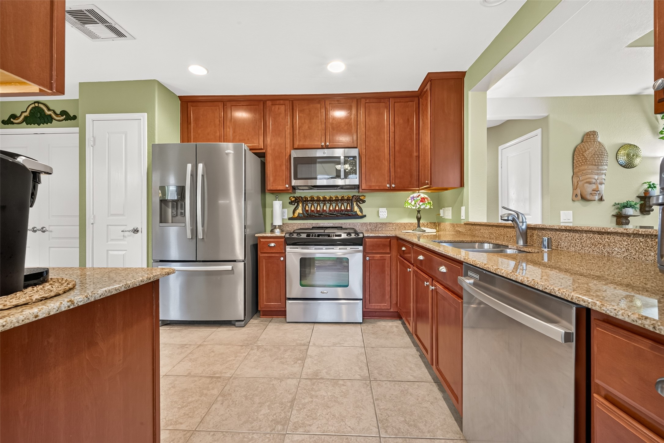 1126 Oleander Way Property Photo 11