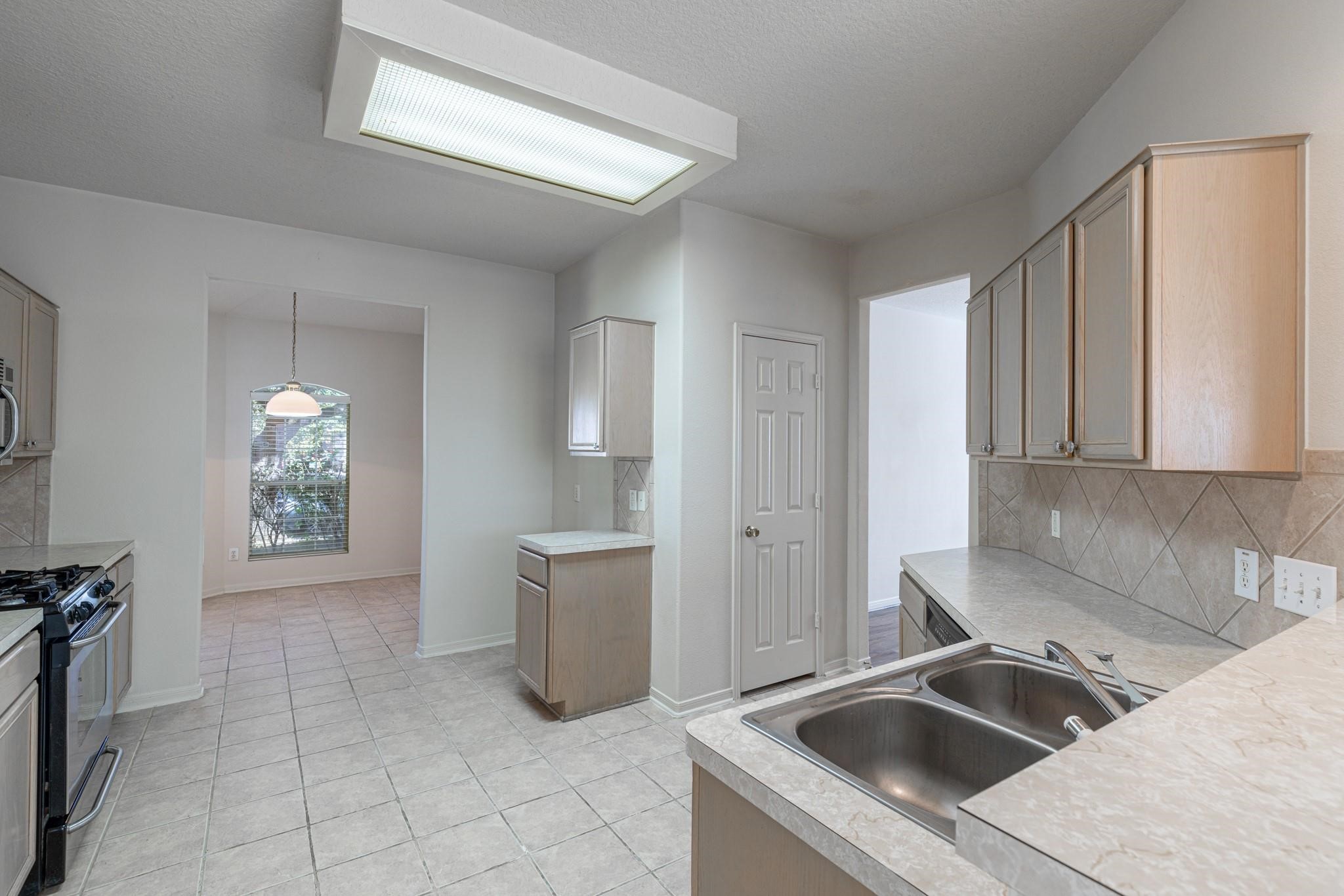 19331 Camellia Knoll Trail Property Photo 5