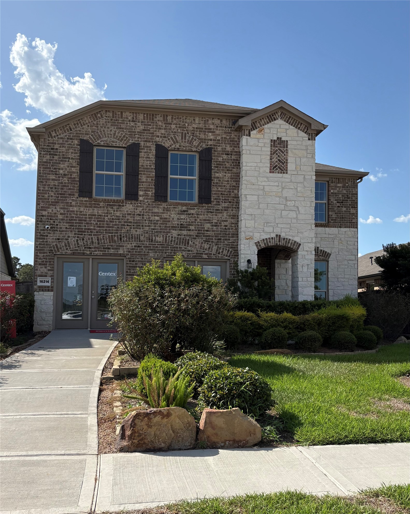 16214 Aspen Crest Drive Property Photo 1