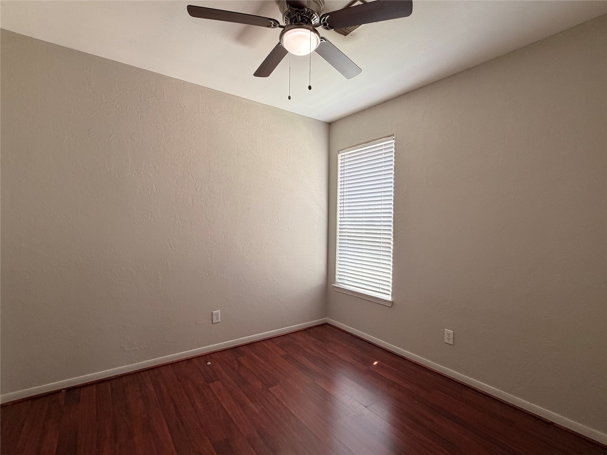 1935 Shady Oaks Court Property Photo 4