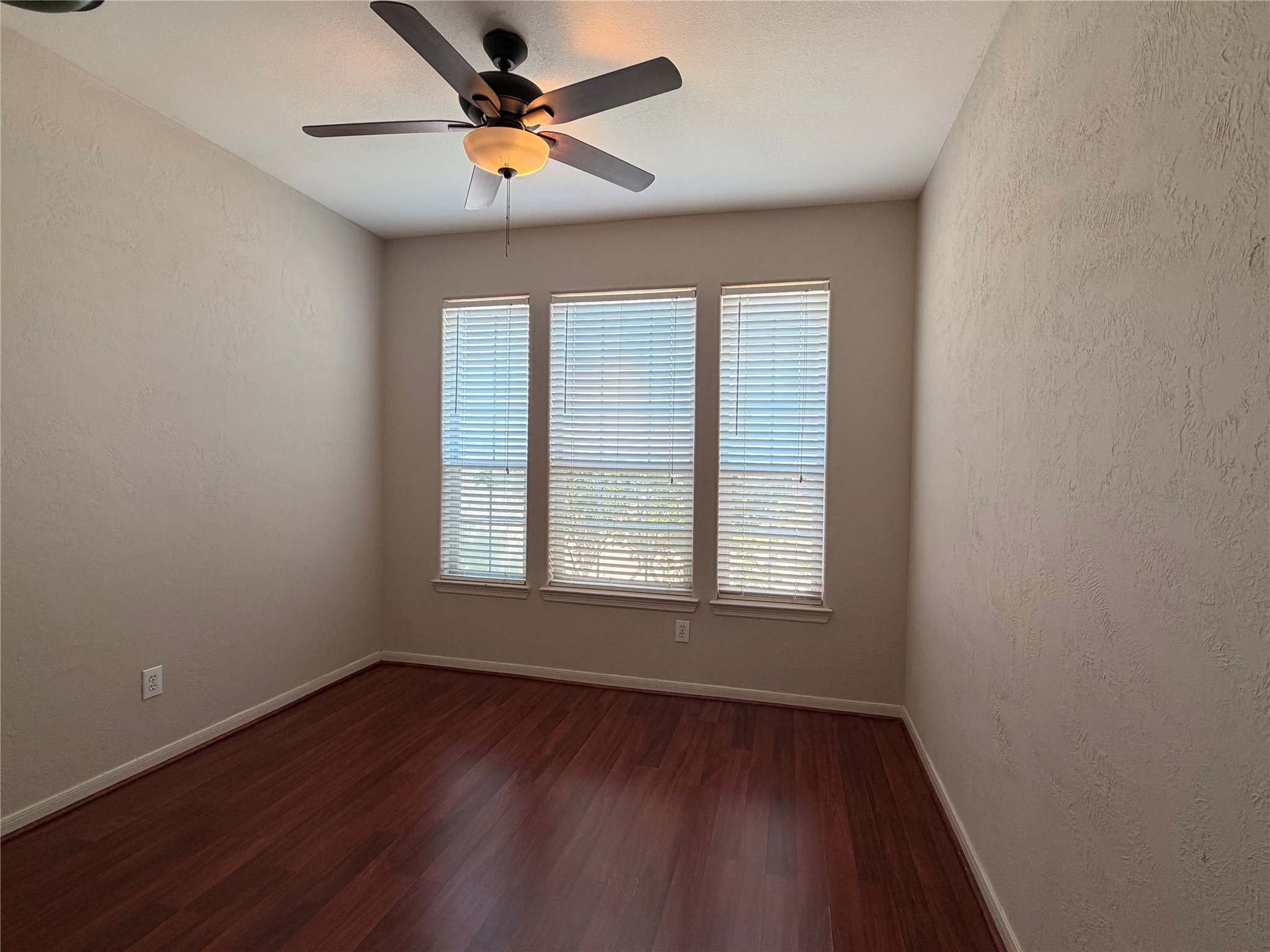 1935 Shady Oaks Court Property Photo 5