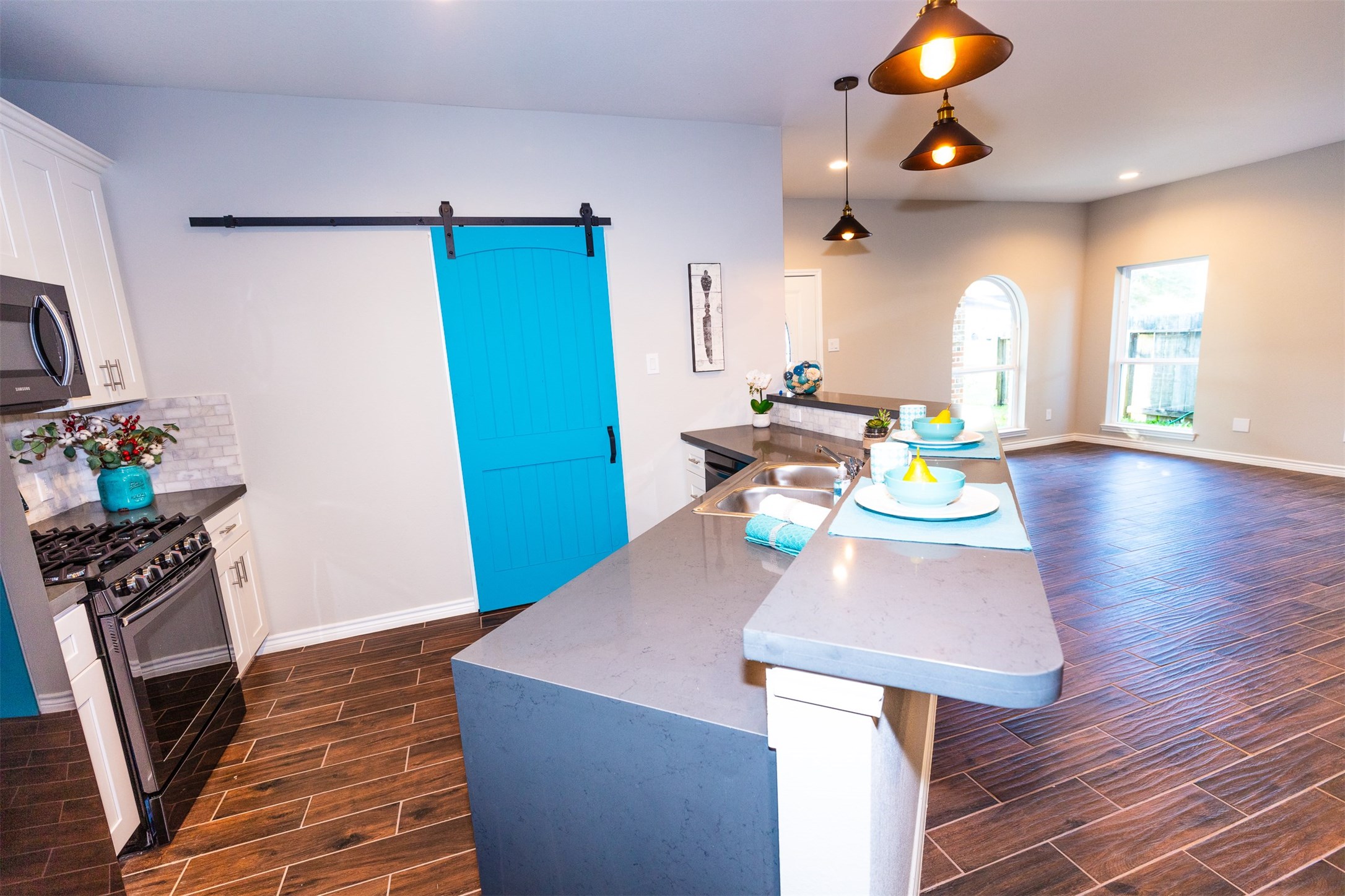 507 E Foley Street Property Photo 7