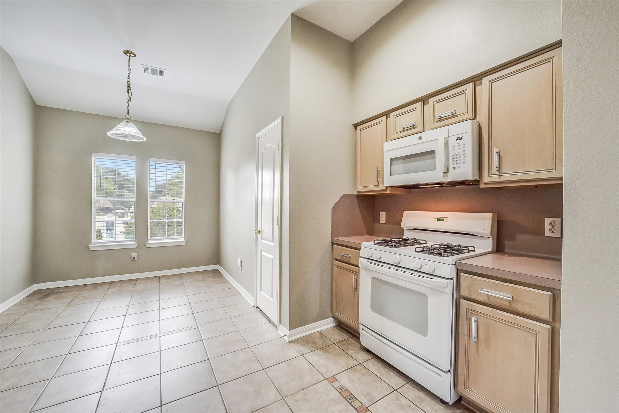 7002 Plaza Del Sol Drive Property Photo 12