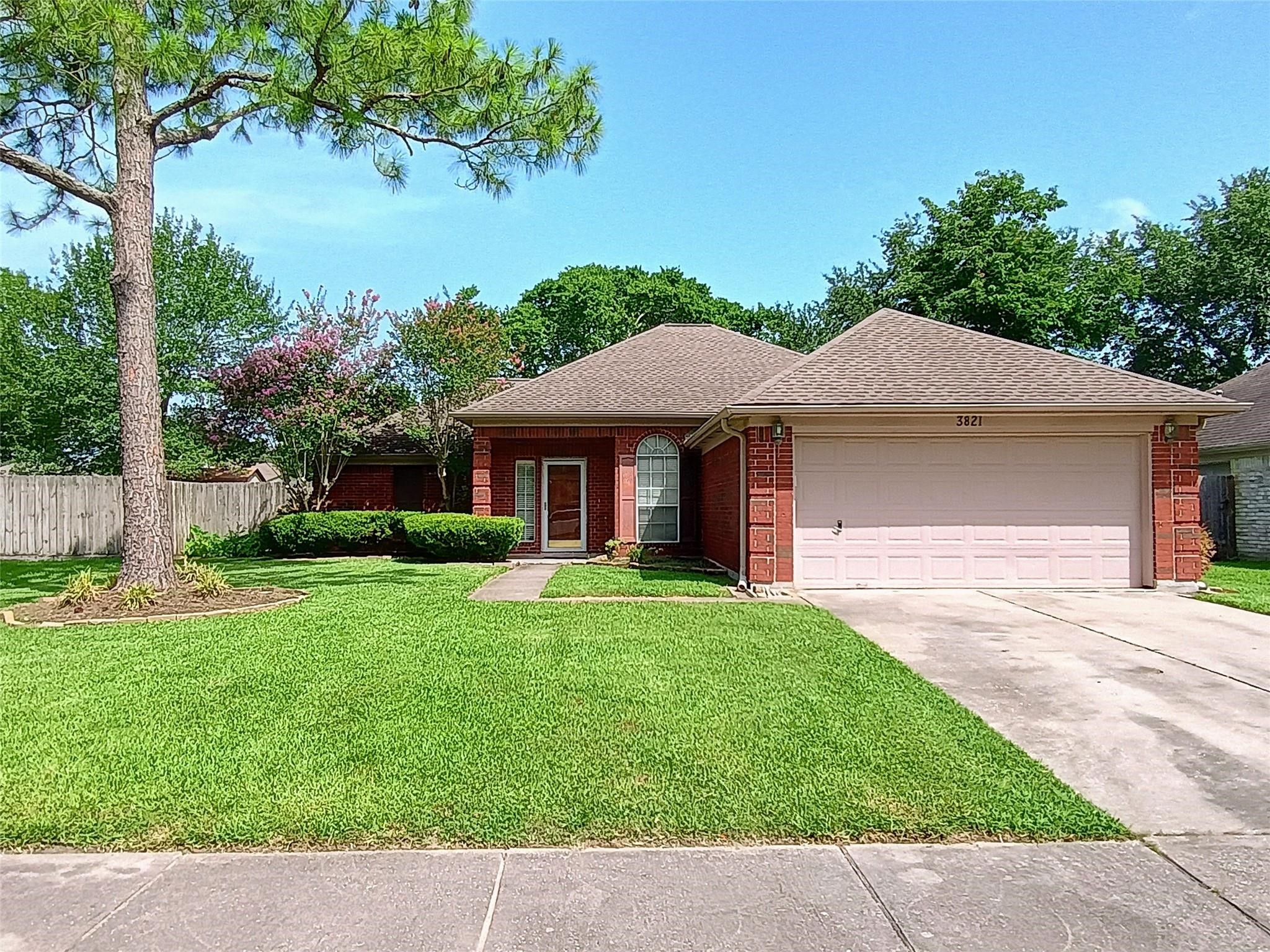 3821 Pin Oak Drive N Property Photo 1