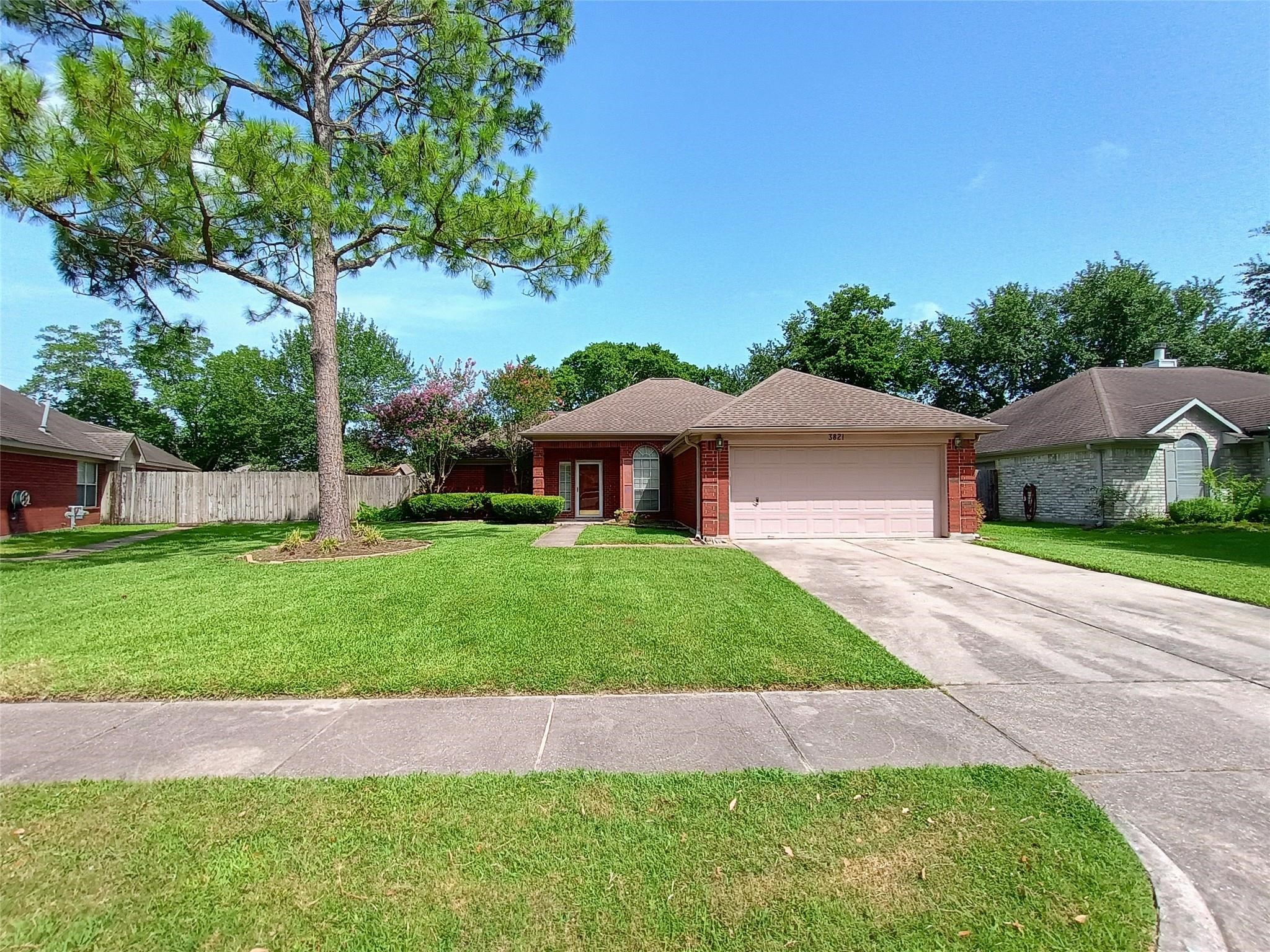 3821 Pin Oak Drive N Property Photo 2
