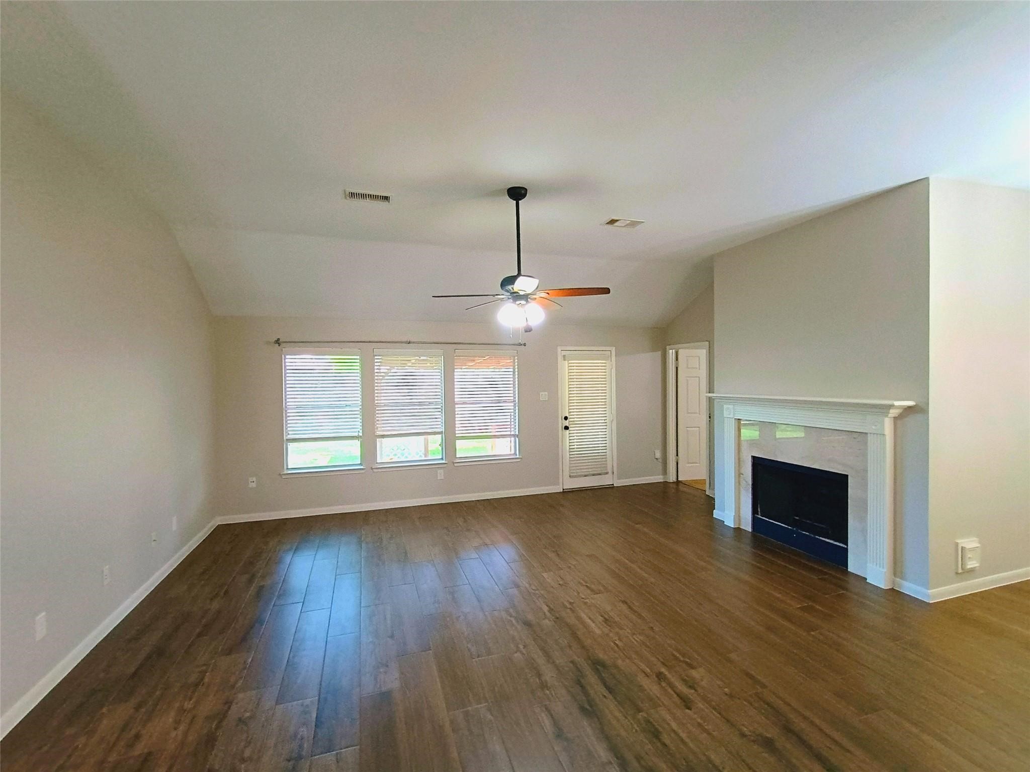3821 Pin Oak Drive N Property Photo 4