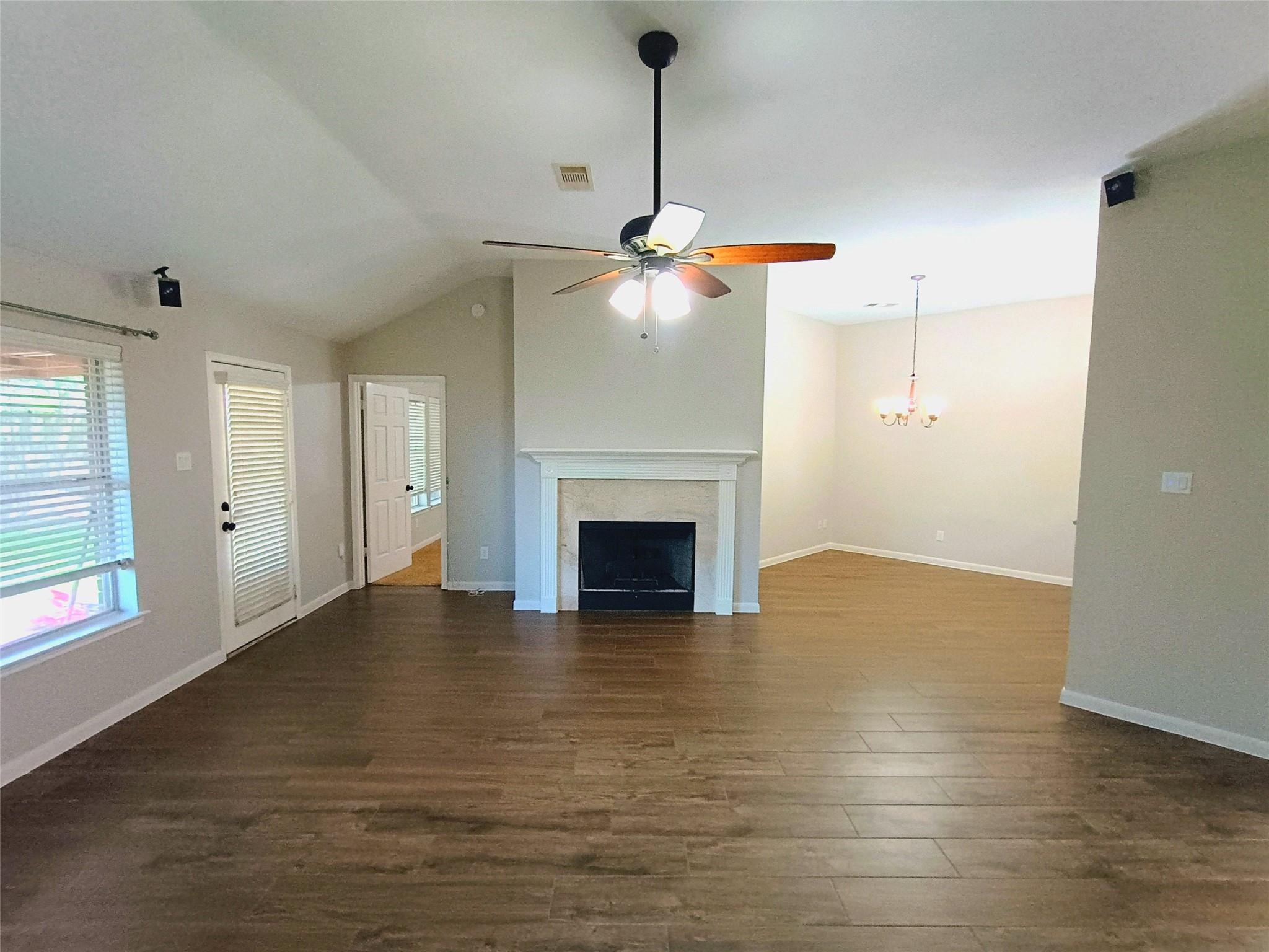 3821 Pin Oak Drive N Property Photo 5